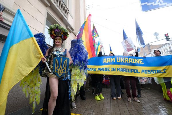 Пьяные натуралы занялись гей сексом придя с вечеринки