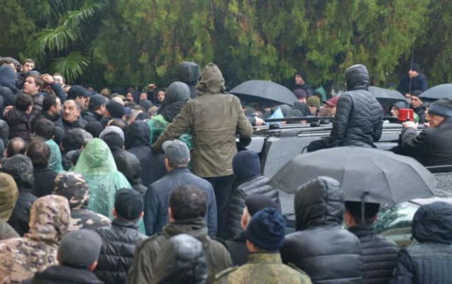 Картинки по запросу Парламент Абхазии призвал Хаджимбу уйти в отставку