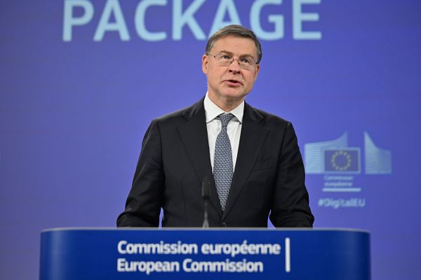 Еврокомиссия запуталась, как запретит европейским танкерам перевозить нефть из России