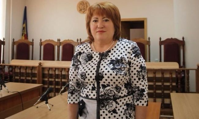 Председатель КС Молдавии сама решит, законно ли её уволил парламент 1 de43d7047a1ff8e9b3fb85b290484 Председатель КС Молдавии сама решит, законно ли её уволил парламент