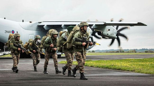 Великобритания и Евросоюз отложили планы по отправке войск на Украину