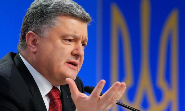 Порошенко призвал украинцев не вставать на колени перед Путиным Порошенко призвал украинцев не вставать на колени перед Путиным
