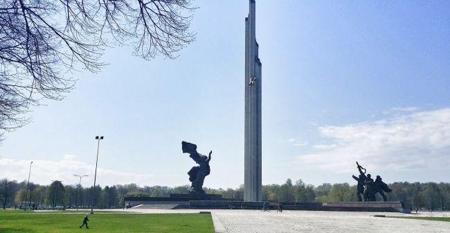 Памятник освободителям донбасса фото