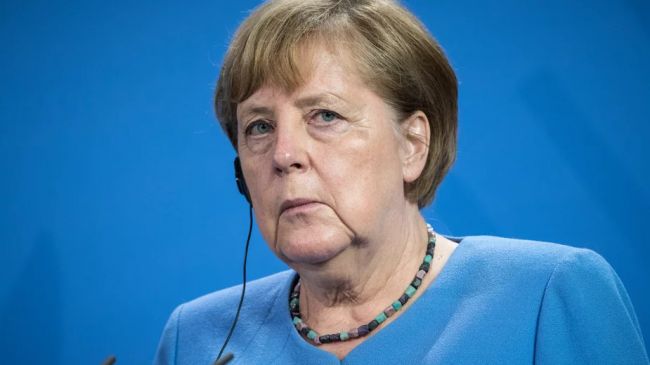 Щёлкнула Зеленского по носу: Меркель нарушила обет молчания по Украине